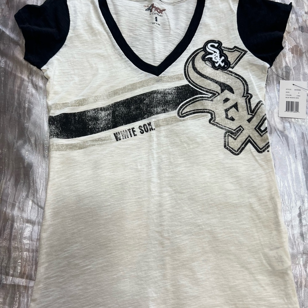 MLB Official Women’s White Sox Graphic Tee